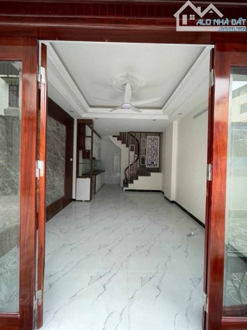 Nhà Cổ Linh Long Biên Đối Diện AEON DT.35m Ngõ ôtô Giá Nhỉnh 6 Tỷ Nhà Bên Đang Bán 8 Tỷ ồi