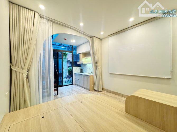 Tây Sơn - Toà nhà dịch vụ - Thang máy nhập khẩu - Full nội thất cực đỉnh - Thiết kế đẹp