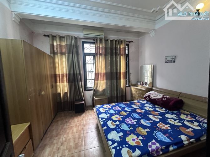 Bán đất tặng nhà 4 tầng phố Trần Khát Chân - Mặt ngõ thông ô tô 7 chỗ vào nhà, giá đầu tư