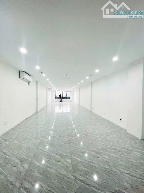 Phương Mai - Tòa nhà văn phòng - View hồ Kim Liên - Ô tô tránh - Vỉa hè rộng