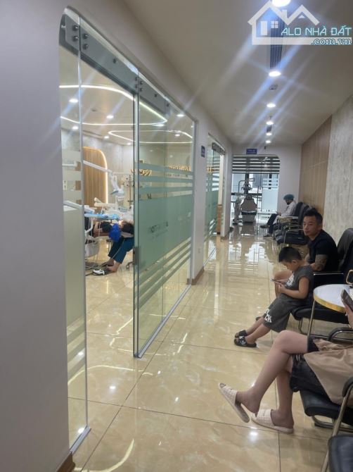 Building duy nhất mặt hồ Phương Mai, 9T thang máy, vỉa hè KD, ô tô tránh, sẵn DT 1.2tỷ/năm