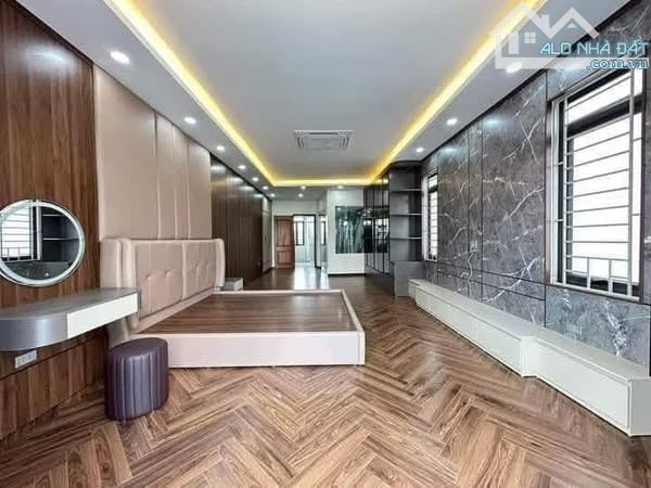 Bán nhà 68 Xuân Thủy , Cầu Giấy 50m2, 12 tỷ, thang máy, 16 chỗ quay đầu ngay cửa