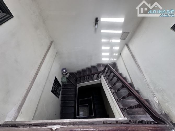 Bán đất tặng nhà 4 tầng phố Trần Khát Chân - Mặt ngõ thông ô tô 7 chỗ vào nhà, giá đầu tư