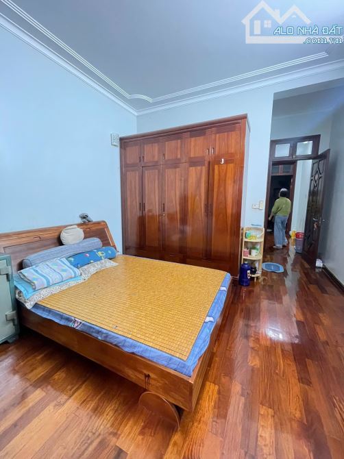 BÁN NHÀ PHÙNG CHÍ KIÊN ĐỂ Ở. 79M², 5 TẦNG, MẶT TIỀN 4.4M. 3 Ô TÔ TRÁNH. GIÁ 28 TỈ