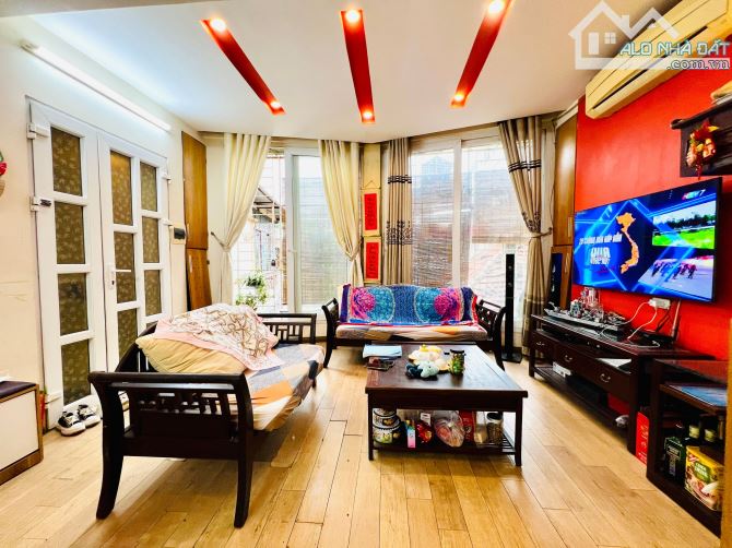 BÁN SIÊU TẬP THỂ TẦNG 3 – NGÕ 45 NGUYỄN THÁI HỌC, ĐỐNG ĐA. 90M2 – 2PN. 4,85 TỶ