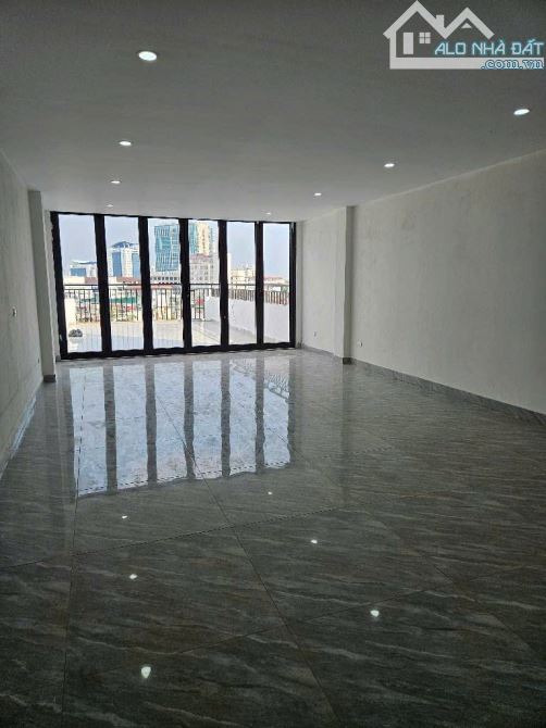 Phương Mai - Tòa nhà văn phòng - View hồ Kim Liên - Ô tô tránh - Vỉa hè rộng