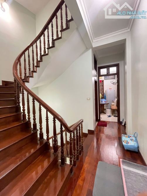 BÁN NHÀ PHÙNG CHÍ KIÊN ĐỂ Ở. 79M², 5 TẦNG, MẶT TIỀN 4.4M. 3 Ô TÔ TRÁNH. GIÁ 28 TỈ