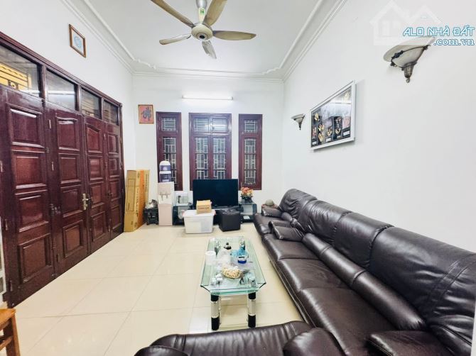 P lô vip Kim Ngưu, oto qua, chủ thiện chí, 76m2 sổ x mtiền 7m, nhà dân xây. Giá 23 tỷ