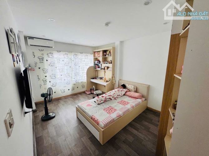 Khâm Thiên - Lô góc thoáng sáng - Ngõ nông thông - Cách phố 25m - DT 600tr/năm