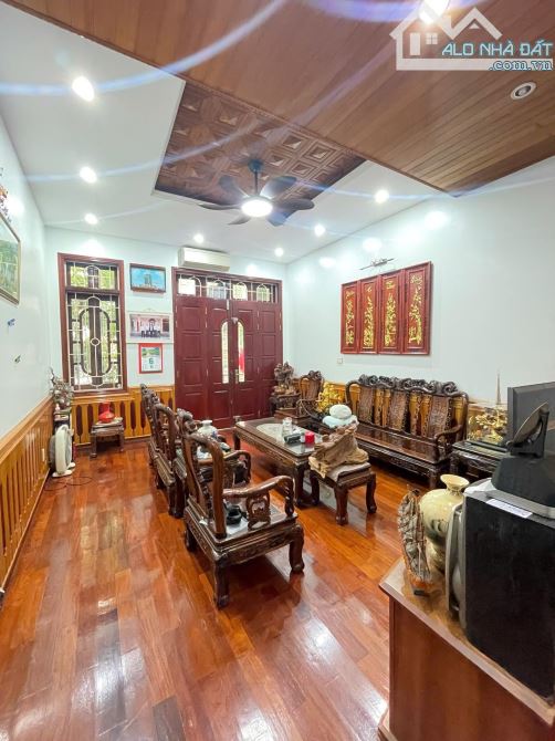 BÁN NHÀ PHÙNG CHÍ KIÊN ĐỂ Ở. 79M², 5 TẦNG, MẶT TIỀN 4.4M. 3 Ô TÔ TRÁNH. GIÁ 28 TỈ