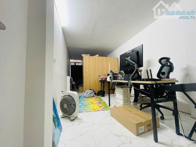 Đê La Thành - Một mặt phố - Một mặt ngõ - 16 phòng khép kín - DT 120tr/tháng