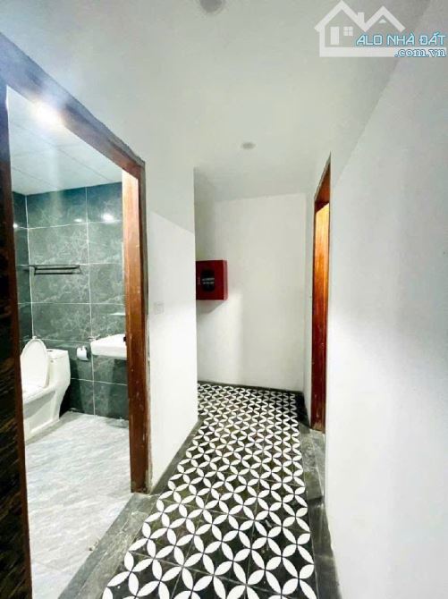 Phương Mai - Tòa nhà văn phòng - View hồ Kim Liên - Ô tô tránh - Vỉa hè rộng