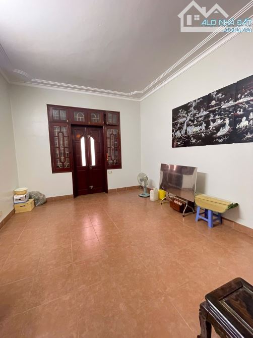 BÁN NHÀ PHÙNG CHÍ KIÊN ĐỂ Ở. 79M², 5 TẦNG, MẶT TIỀN 4.4M. 3 Ô TÔ TRÁNH. GIÁ 28 TỈ