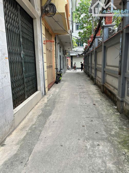 CHÍNH CHỦ bán nhà Ngách 305 Ngõ Quỳnh, Thanh Nhàn, dt lớn