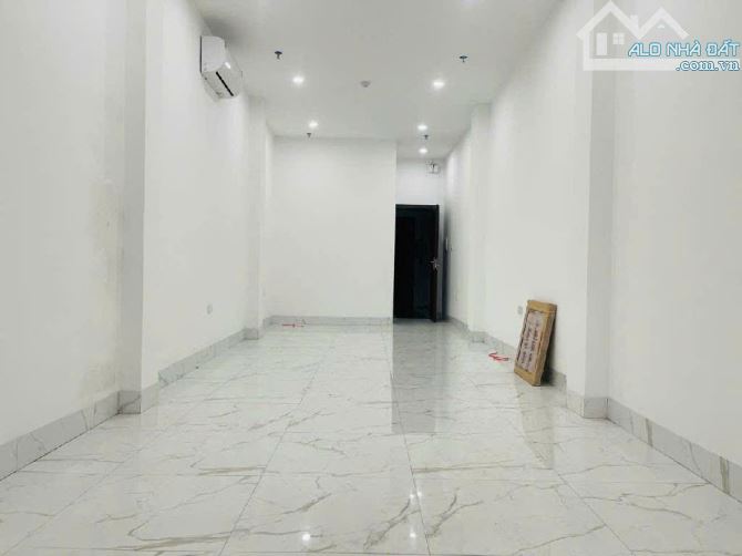 Đê La Thành - Một mặt phố - Một mặt ngõ - 16 phòng khép kín - DT 120tr/tháng