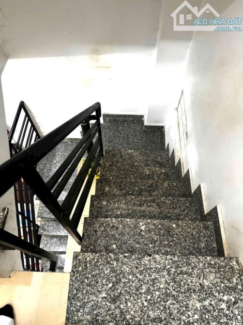 NHÀ ĐẸP GẦN CHỢ, GẦN TRƯỜNG – Ở CỰC THOẢI MÁI CHO GIA ĐÌNH TRẺ – HẺM XE HƠI – CHỈ 4.58 TỶ