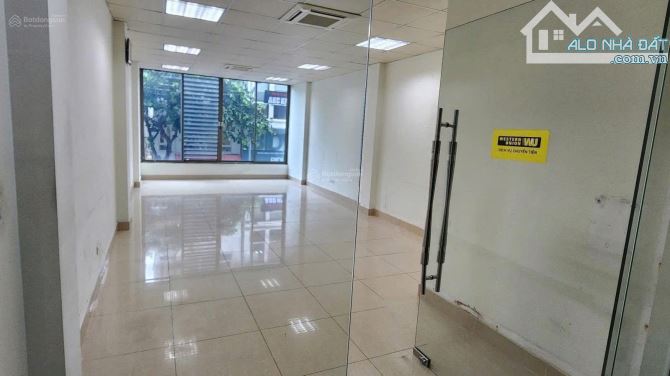 Cho thuê nhà 3 tầng lối riêng tại  Nguyễn Trường Tộ – Ba Đình, DT 65m², phù hợp văn phòn