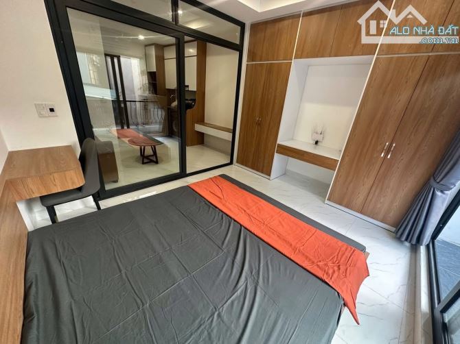 Toà CHDV Hoàng Quốc Việt, 145m2*7T, MT 6M, 35 PKK, ngõ ô tô, đủ PCCC, dòng tiền ~7%/năm!