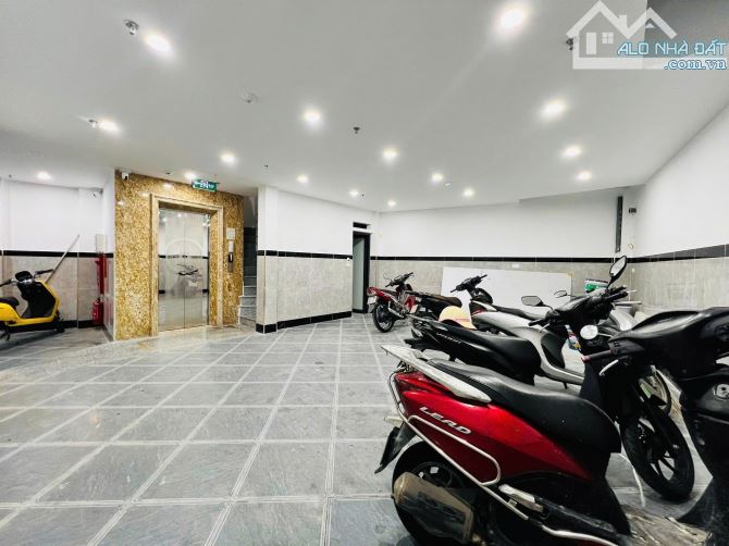 Bán chung cư mini ngõ 102 Kim Ngưu, DT 80m, 6 tầng thang máy, MT 4.2m, giá 19.8 tỷ.