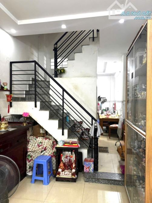 NHÀ ĐẸP GẦN CHỢ, GẦN TRƯỜNG – Ở CỰC THOẢI MÁI CHO GIA ĐÌNH TRẺ – HẺM XE HƠI – CHỈ 4.58 TỶ - 1