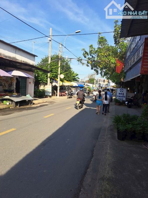 Mặt Tiền Nguyễn Thị Pha Đông Thạnh dòng người đông đúc - 1