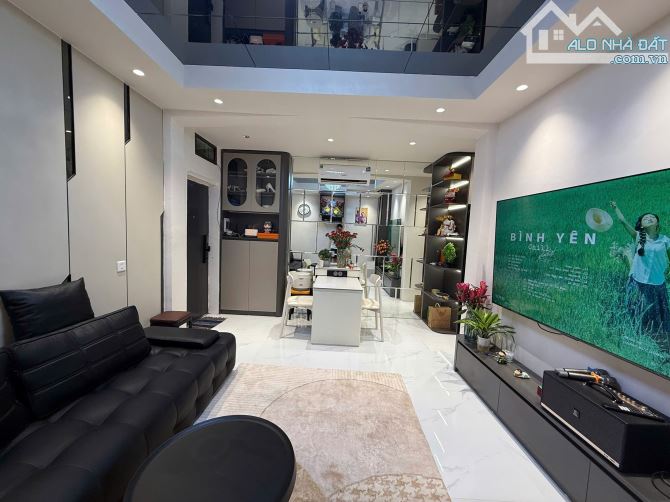 BÁN GẤP TẬP THỂ CỰC VIP – TẦNG 5, NGÕ 84 CHÙA LÁNG, ĐỐNG ĐA. 70M2 – 2PN. 4,79 TỶ