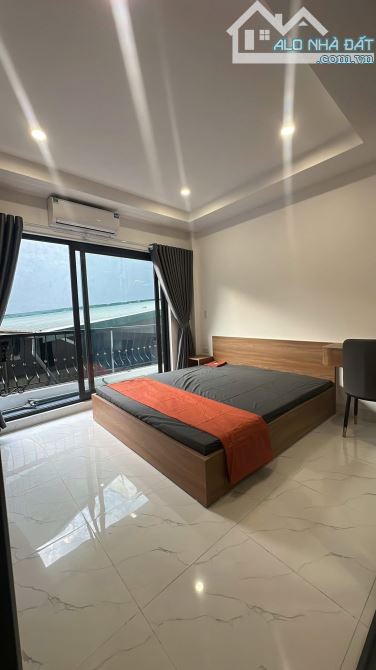 Toà CHDV Hoàng Quốc Việt, 145m2*7T, MT 6M, 35 PKK, ngõ ô tô, đủ PCCC, dòng tiền ~7%/năm!