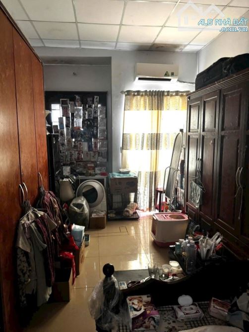 NHÀ ĐẸP GẦN CHỢ, GẦN TRƯỜNG – Ở CỰC THOẢI MÁI CHO GIA ĐÌNH TRẺ – HẺM XE HƠI – CHỈ 4.58 TỶ - 2