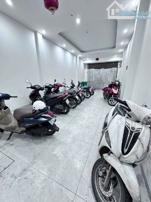 Trung Phụng - Mặt ngõ ba gác phi - Chợ ngay trước cửa - 12 phòng khép kín