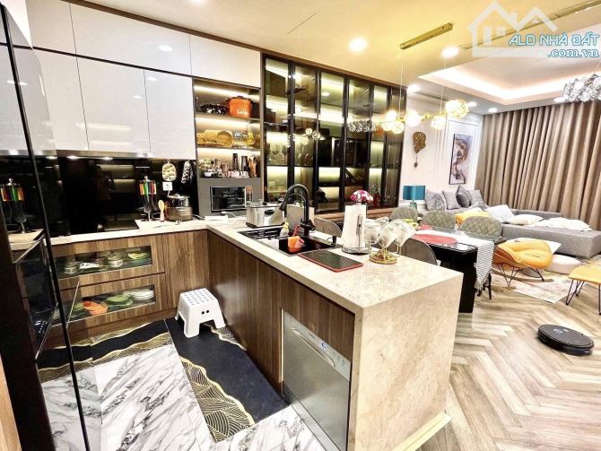 Nhà Tô Ngọc Vân 280M2 Mặt Tiền 10M 180 Tỷ Lô Góc 2 Thoáng Gần Hồ