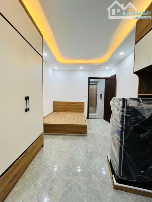 Bán chung cư mini ngõ 102 Kim Ngưu, DT 80m, 6 tầng thang máy, MT 4.2m, giá 19.8 tỷ.