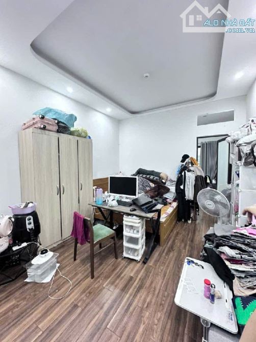 Trung Phụng - Mặt ngõ ba gác phi - Chợ ngay trước cửa - 12 phòng khép kín