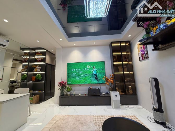 BÁN GẤP TẬP THỂ CỰC VIP – TẦNG 5, NGÕ 84 CHÙA LÁNG, ĐỐNG ĐA. 70M2 – 2PN. 4,79 TỶ