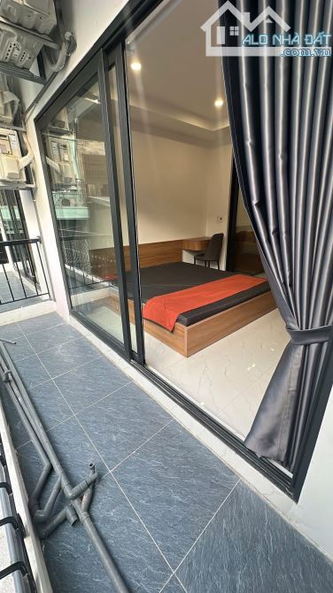 Toà CHDV Hoàng Quốc Việt, 145m2*7T, MT 6M, 35 PKK, ngõ ô tô, đủ PCCC, dòng tiền ~7%/năm!