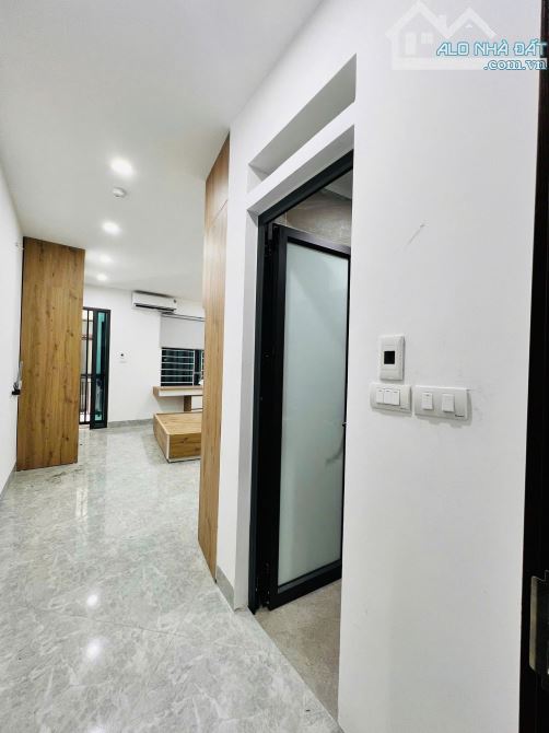 Bán chung cư mini ngõ 102 Kim Ngưu, DT 80m, 6 tầng thang máy, MT 4.2m, giá 19.8 tỷ.