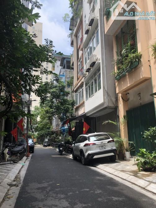 Bán nhà Duy Tân, Cầu Giấy 50 m2, thang máy,  13 tỷ, oto, công viên kề bên