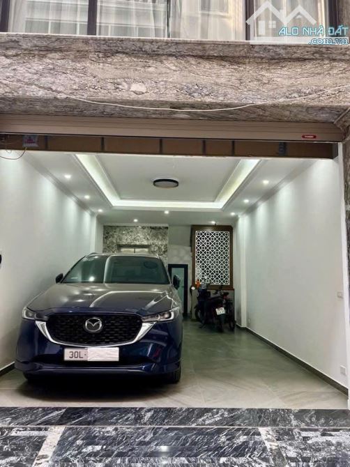 Bán nhà Duy Tân, Cầu Giấy 43 m2, thang máy, 12 tỷ   ôtô 16 chỗ đón đầu ngõ