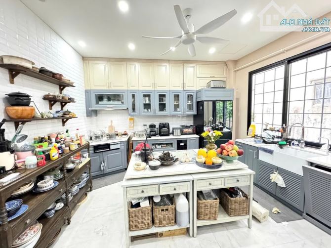 Bán nhà MP Ngọc Thụy, 115m², 5T, gara ô tô, nội thất cao cấp view sông Hồng, nhỉnh 23tỷ
