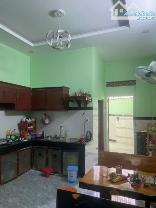 Cho thuê nhà nguyên căn Bình Chuẩn _ 2 phòng ngủ sân oto giá 5 tr/ tháng