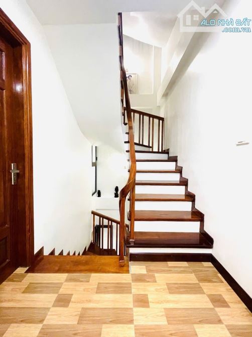 Lạc Long Quân, Gara Ô tô, Ngõ Thông, DT 42M2, Mặt Tiền 5M, Nhỉnh 17 Tỷ