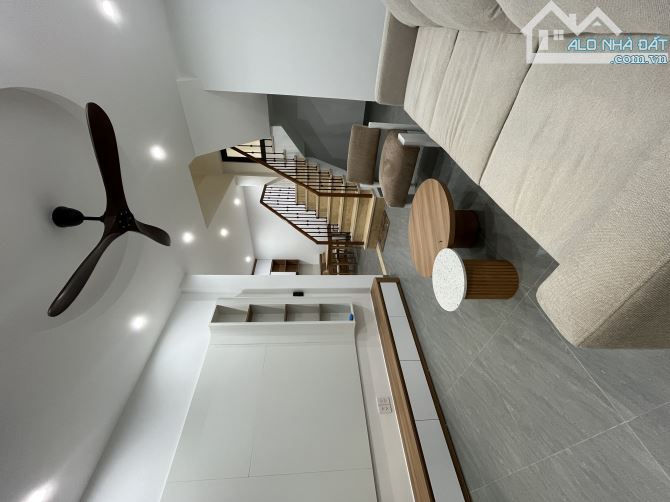 Biệt thự sân vườn phố Đại Cồ Việt, ngay ngã tư Phố Huế, Đại Cồ Việt.2 mặt thoáng trước sau