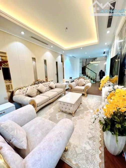 Thái Thịnh: 1 nhà ra phố, ô tô qua, ngõ thông KD, ko QH, chờ xây mới - 60m2