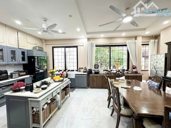 Bán nhà MP Ngọc Thụy, 115m², 5T, gara ô tô, nội thất cao cấp view sông Hồng, nhỉnh 23tỷ - 1