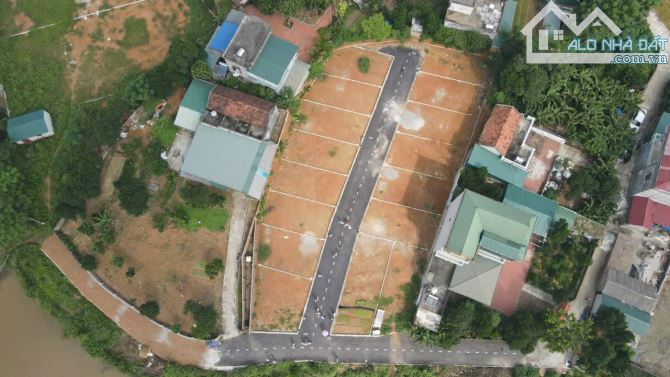 Siêu phẩm 77m2 trung tâm Xã Bình Yên view hồ giá 2,1tỷ, cách đại học FPT 5ph di chuyển