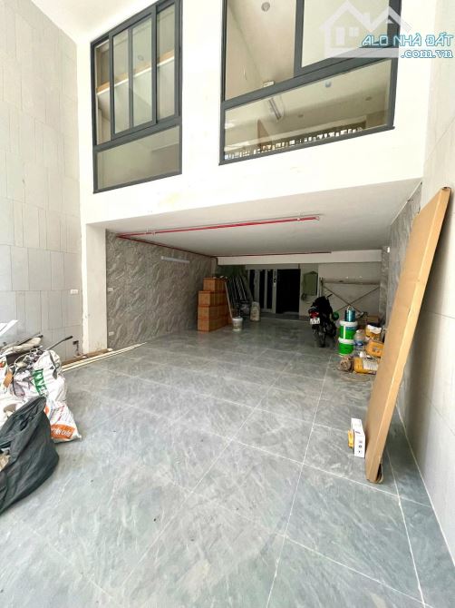 Bán nhà Bùi Xương Trạch, ô tô vào nhà, 7 tầng, MT5m, gồm 19P ngủ, đang cho thuê 100 triệu.