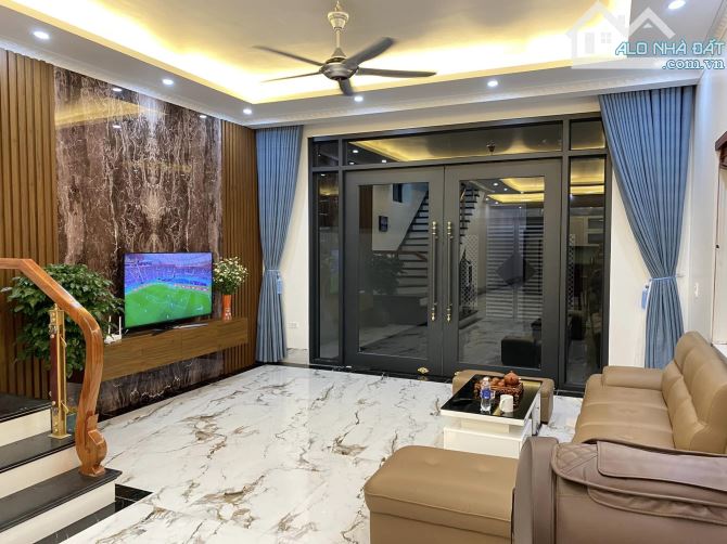 GIẢM MẠNH 500TR BÁN GẤP NHÀ 1T2L  4PN + 4WC  GẦN CO.OP BẾN LỨC  GIÁ CÒN 2 TỶ 900TR- SỔ HÒN - 2