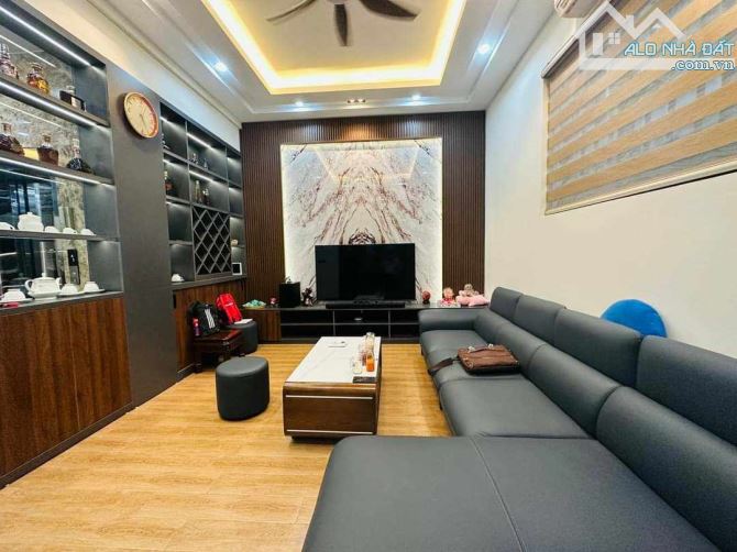 BÁN NHÀ TRẦN QUỐC VƯỢNG CẦU GIẤY DT 50M 7 TẦNG THANG MÁY LÔ GÓC NGÕ THÔNG NHÀ MỚI 15.5 TỶ