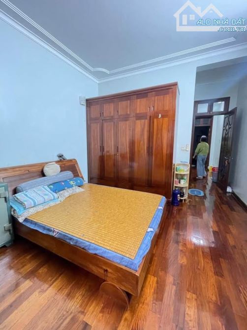 MẶT PHỐ ĐÊ LA THÀNH SIÊU RẺ QUY HOẠCH ỔN ĐỊNH, KINH DOANH TỐT, CHỈ 13,5 TỶ, 30 M, 5 TẦNG