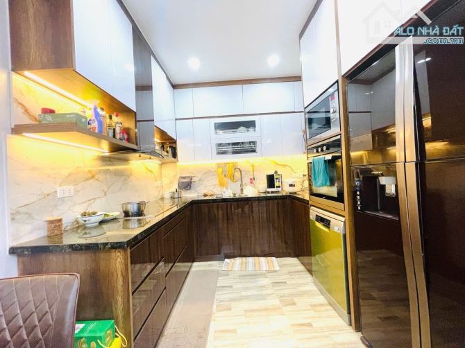 Lạc Long Quân, Gara Ô tô, Ngõ Thông, DT 42M2, Mặt Tiền 5M, Nhỉnh 17 Tỷ