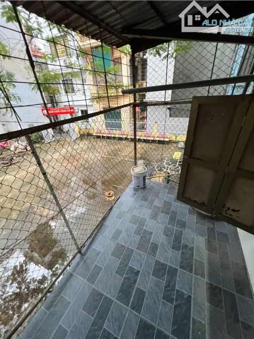 Cho thuê nhà 1 tầng+gác lửng,đủ nội thất,oto vào thoải mái ngõ 379 Xuân Phương